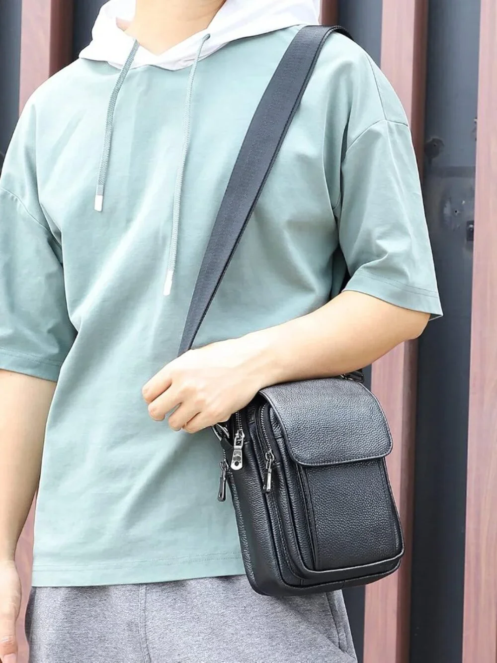 Men's Black Leather Shoulder Sling Travel Crossbody Stylish Magnetic Buckle Bag